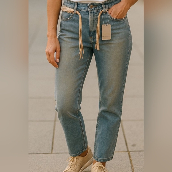 Kenzie Jeans - Lite Wash, Skinny, 8/29, Cropped / Slightly Distressed, Belted - Picture 2 of 16